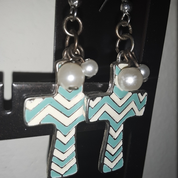 Cross Turquoise+Chevron Pearl Earrings - Picture 3 of 3